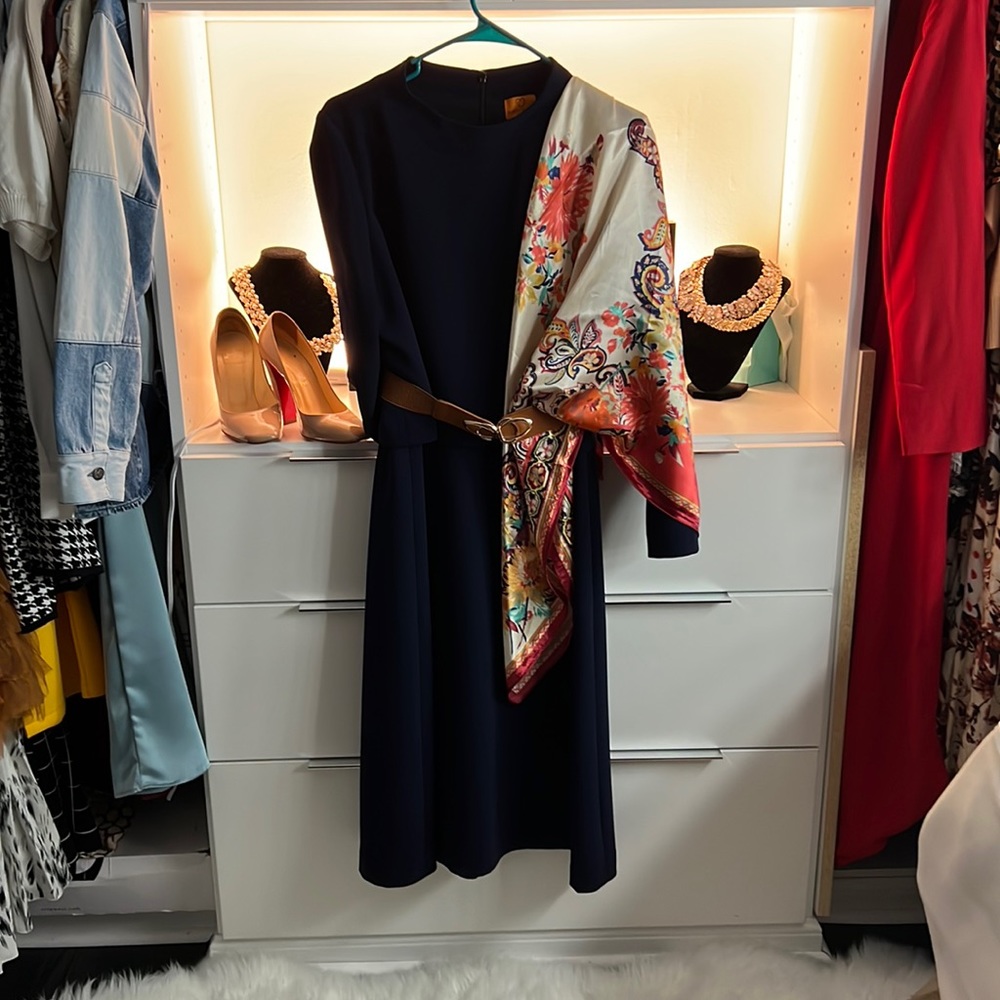 Fashionistas! Channel your inner Jackie O with this one!